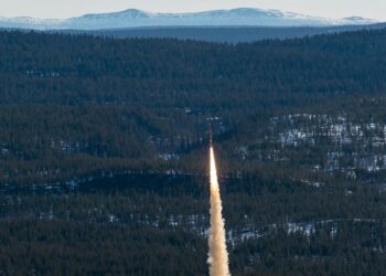 Исследовательская ракета Швеции отклонилась от курса и упала на территории Норвегии
