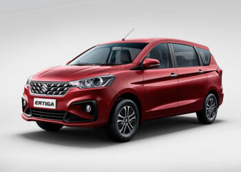 В Россию привезли минивэн Suzuki Ertiga из Японии. Это одна из самых доступных 7-местных «параллельных» моделей с «автоматом»