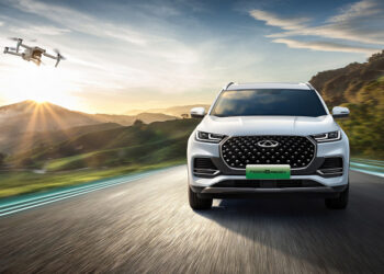 Технологии Jaguar Land Rover, запас хода 1000 км и расход 1,3 л 92-го бензина на 100 км в России. Chery Tiggo 8 Pro e+ готов к выходу