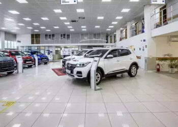 Автомобили в России могут подорожать на 8% в ближайшие три-четыре месяца. Это прогноз основателя ГТК-Холдинга