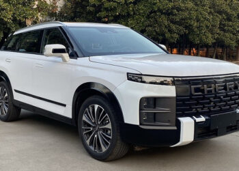 Это Chery Real Me. Новейший кроссовер показали вживую в двух вариантах