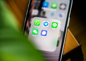 В WhatsApp теперь можно сохранить в чате исчезающие сообщения