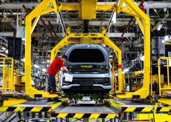 «Москвичи» теперь собирают на полностью автоматизированной линии длиной 480 м. Запущен главный конвейер