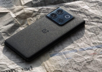 Середняки не нужны: топовая версия OnePlus 10T по скидке на AliExpress