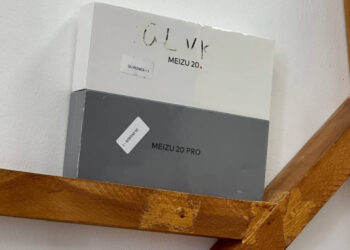 Спасибо, что живой! Распаковка Meizu 20 и 20 Pro от mobiltelefon.ru