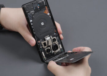 Xiaomi 13 Ultra разобрали на видео: настоящее стерео и нюанс диафрагмы