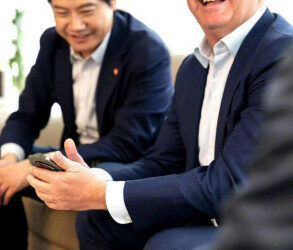 Xiaomi "случайно" показала 13 Ultra вживую в руках главы Leica