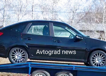 Так будет выглядеть лифтбэк Lada Granta Sport со 120-сильным мотором, производство которого стартует летом. Предсерийный экземпляр засняли на АвтоВАЗе