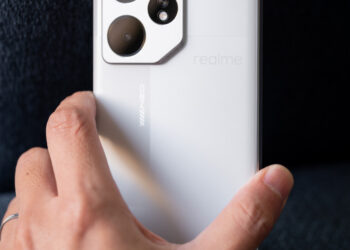 Первые секреты Realme Neo 8: копеечный флагман без камер?