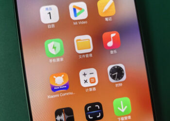 Первые шпионские фото смартфона с HyperOS 3: неужели Xiaomi 16?