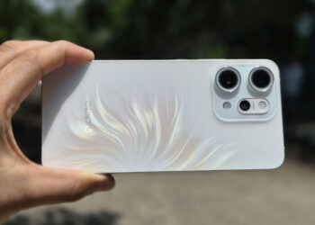 Серия OPPO Reno 15 расширится компактной моделью