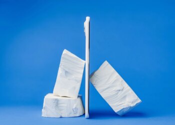 Ультратонкий смартфон с приличной батареей и забавной подсветкой: обзор TECNO SPARK Slim