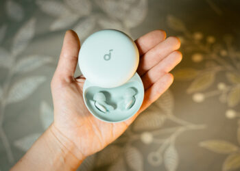 Это специальные наушники для сна, отсекающие окружающий храп: обзор soundcore Sleep A30