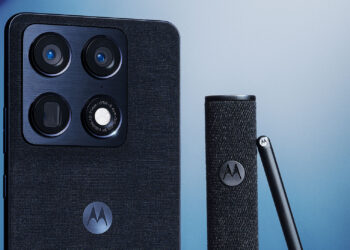 Тканевая крышка и карманный стилус: официальный постер Motorola Signature