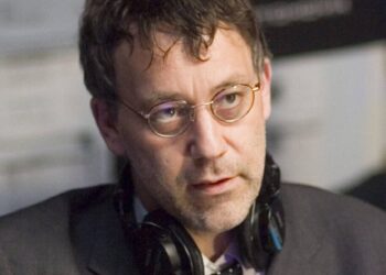 Сэм Рэйми долгие годы мечтал снять фильм про Бэтмена или Супермена, но не смог получить права