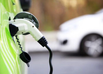 Электромобили теряют преимущество: их зарядка в Украине подорожала в два раза