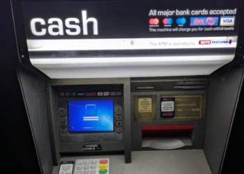 Банкомат в Британии требует вход в Windows 7 вместо PIN-кода перед выдачей денег