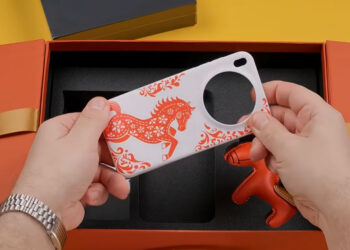 ВИДЕО: распаковка подарочного издания Vivo X300 для России