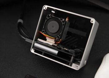 Ютубер превратил сломанный смартфон в игровой мини-ПК всего за $100