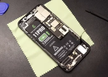 Владелец «старого» iPhone 11 Pro утроил емкость батареи за $10