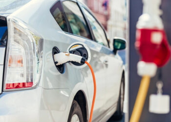 Плагин-гибриды используют в 3 раза больше топлива, чем обещают производители: исследование