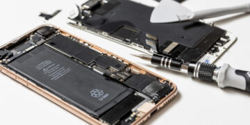 Реальная цена батареи iPhone 17 Pro в 10 раз меньше, чем взимает Apple за замену