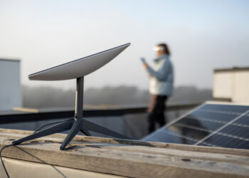 Зарегистрировать Starlink теперь можно у операторов «Нова пошта» и «Укрпошта»: как это работает