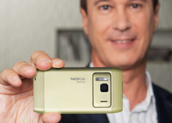 Возрождение легенды: для Nokia N8 2010 года выпустили кастомную прошивку и магазин приложений