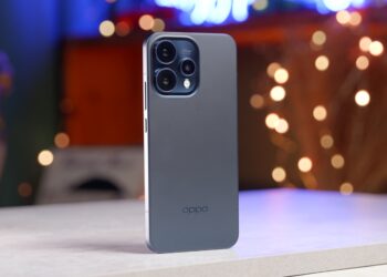 Обзор OPPO Reno15 5G: смартфон, который вернет вас в начало 2000-х