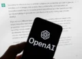 OpenAI запустила кастомный ChatGPT, который следит за перепиской работников