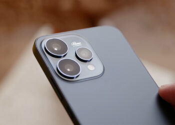 ВИДЕО: обзор OPPO Reno 15 – сбалансированный стиляга для ностальгирующих