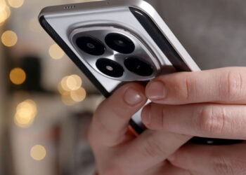 ВИДЕО: распаковка POCO M8 и M8 Pro – похожие снаружи, разные внутри