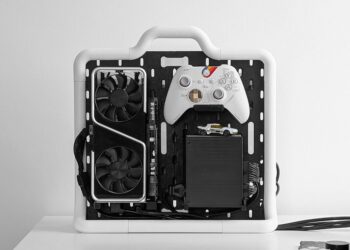 Геймер напечатал на 3D-принтере «чемодан» для ноутбука с полноразмерной видеокартой