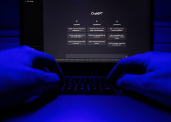 «Счастливой стрельбы»: популярные чат-боты охотно помогают планировать вооруженные нападения — исследование