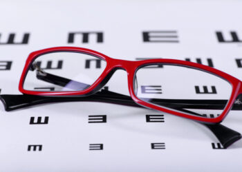 К 2050 году половина людей будет иметь это заболевание: виноваты не гаджеты, а «темный» образ жизни