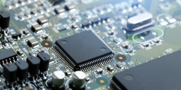 Кризис в Ормузском проливе грозит новым витком роста цен на электронику