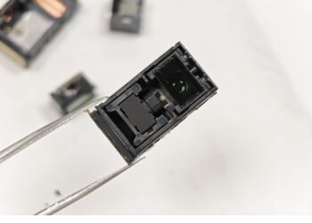 Перископ Xiaomi 17 Ultra разобрали на видео: как он устроен?