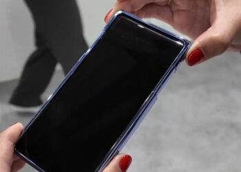 Samsung привезла на MWC 2026 смартфон с 5,1″ экраном, увеличивающимся до 6,7″