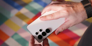 ВИДЕО: обзор Samsung Galaxy S26 Ultra – бочка мёда и Privacy Display