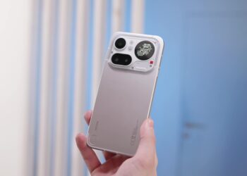 Обзор Nothing Phone (4a) Pro: цельнометаллический Android