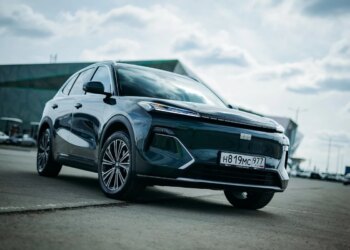 Обзор Geely EX5 EM-i: ездил как на электрокаре, но без страха разрядиться
