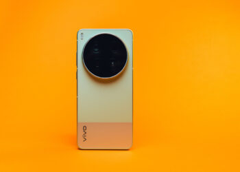 Я думал, смартфоны меня больше не удивят. Но потом на обзор приехал vivo X300 Ultra — вот чем хорош