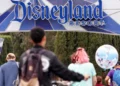 Disney не предупреждала гостей Диснейленда о сканировании лиц — теперь против нее групповой иск