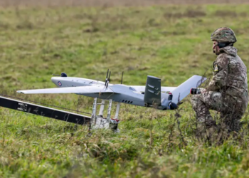 Украинские FPV-дроны открыли новую эру войны: США и Британия больше не считают вертолет главной ударной силой неба