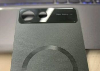 Hisense A10 с E-Ink-экраном впервые на живых фото