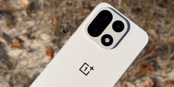 Витринные образцы OnePlus 15 и 15R заменяют в США на смартфоны Nothing