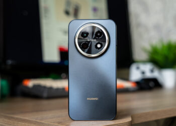Не гнётся, живёт два дня и круто снимает: обзор HUAWEI nova 15 Max