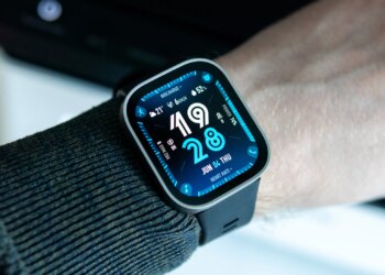 Отвечать на сообщения, бегать с GPS и не жить у розетки: обзор Amazfit Bip Max