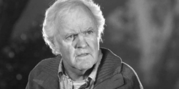 81-летнего актера Джеймса Хэнди из «Топ Ган: Мэверик» убил сын сожительницы
