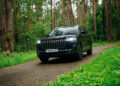 Никаких кнопок, вайбы Mercedes и 92‑й бензин: обзор «народного» Jaecoo J6